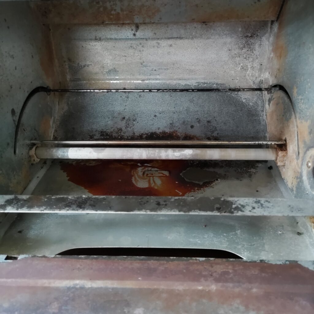 掃除後のトースター内部の写真