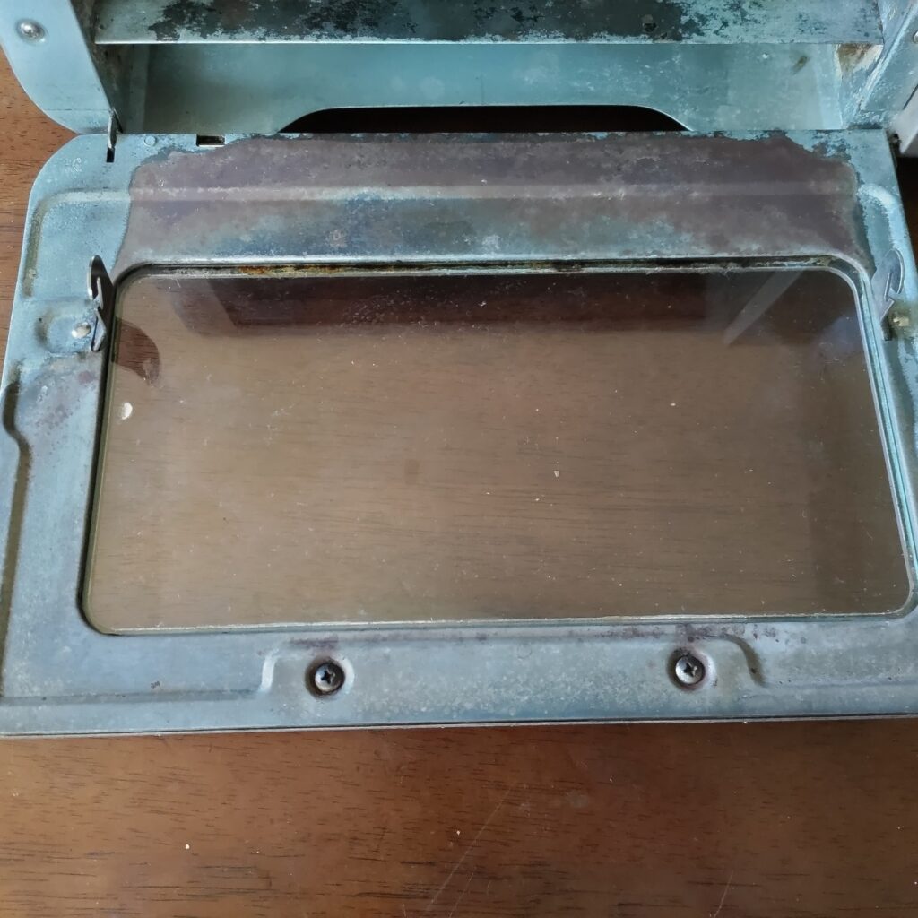 掃除後のトースター前扉の写真