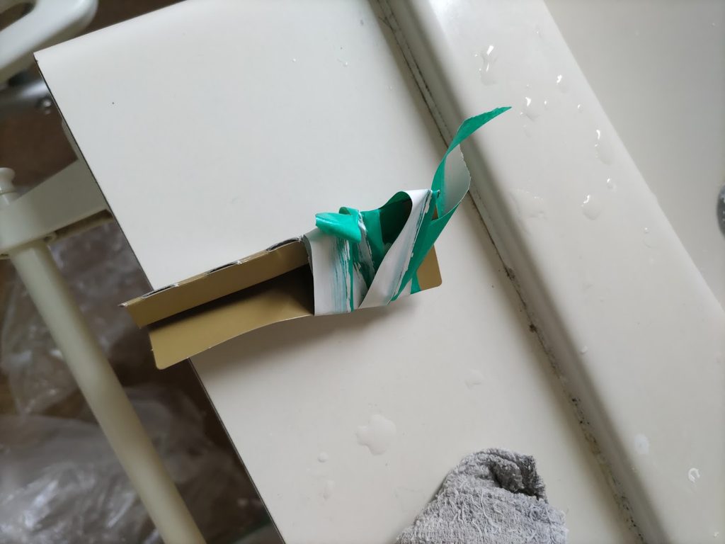 マスキングテープを取り終わった後の厚紙の写真